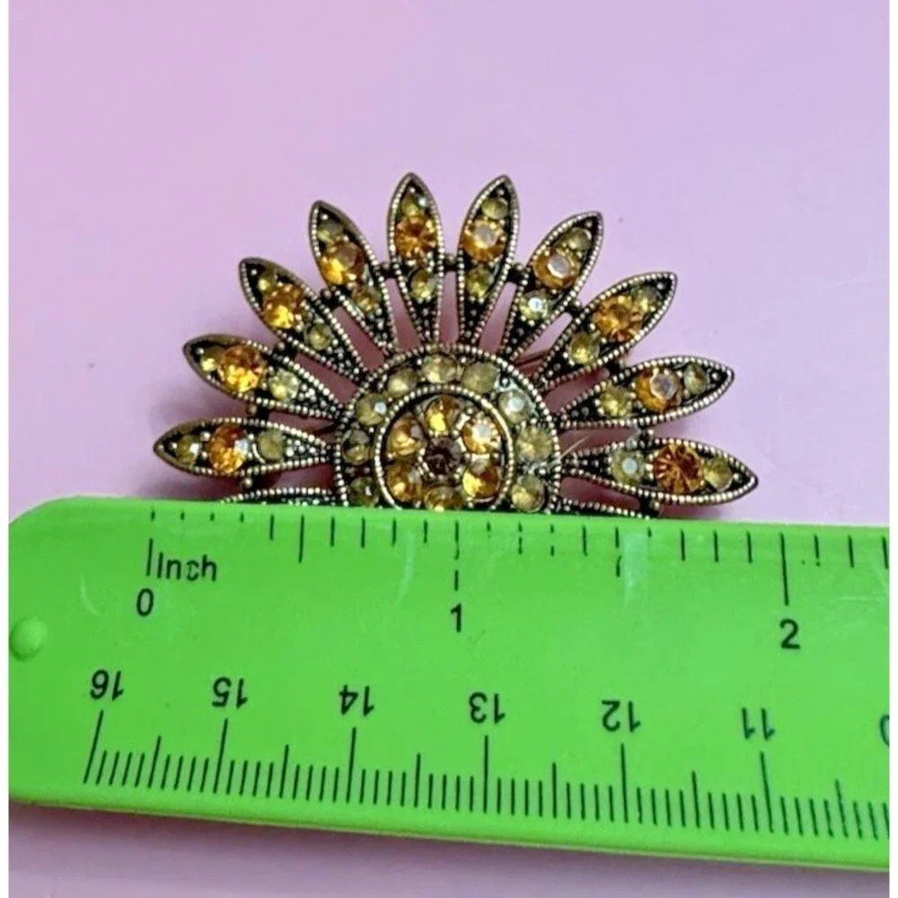 Vintage Gold Tone Rhinestone Sunburst Brooch – Amber & Clear Stones – 2”